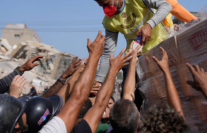 Mehr als 70.000 Familien wurden in La Guaira laut Behörden von den Erdbeben betroffen.<span class='image-autor'>Foto: Ariana Cubillos/AP/dpa</span>