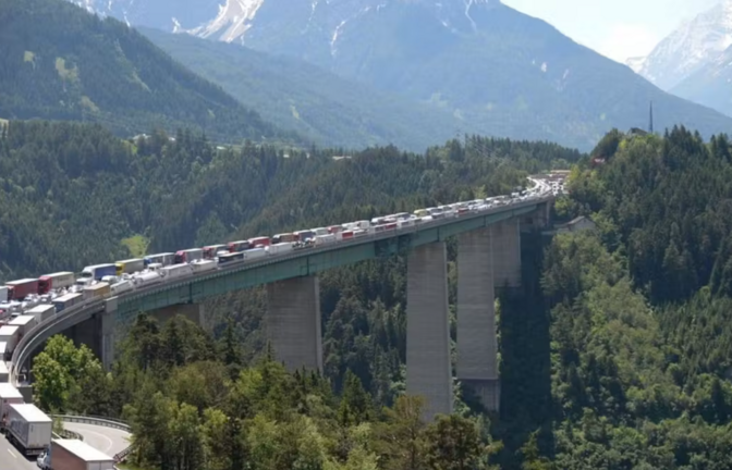 Stau am Brenner (Archiv).<span class='image-autor'>Foto: dpa</span>