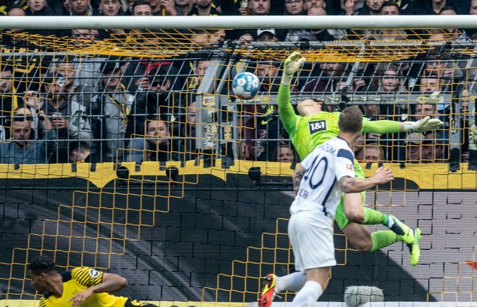 Der Bochumer Sebastian Polter (r) erzielte den ersten Treffer in Dortmund.<span class='image-autor'>Foto: Bernd Thissen/dpa</span>