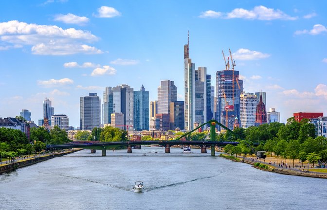Wolkenkratzer über Wolkenkratzer: Die Skyline in Frankfurt am Main.<span class='image-autor'>Foto: Boris Stroujko / shutterstock.com</span>