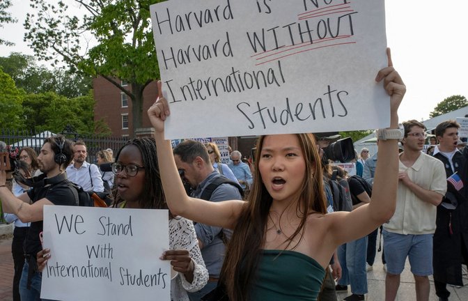 Zahlreiche Studierende protestierten in Harvard gegen die Pläne der Trump-Regierung. (Archivbild)<span class='image-autor'>Foto: AFP/RICK FRIEDMAN</span>