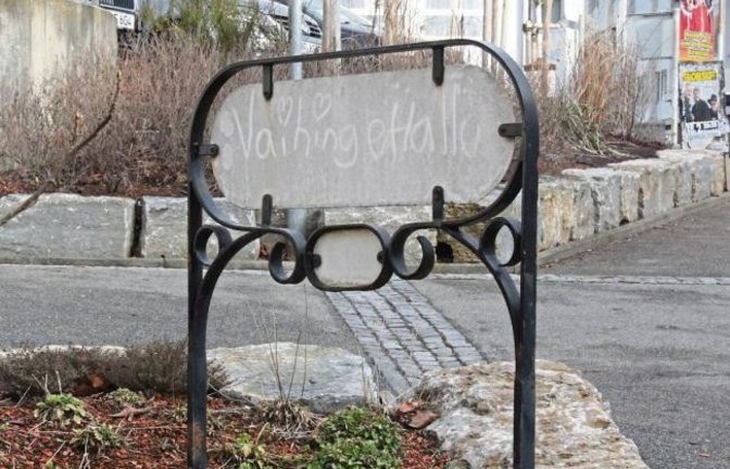 Schmutz kann auch kunstvoll genutzt werden. Gesehen in Vaihingen. Foto: Rostek