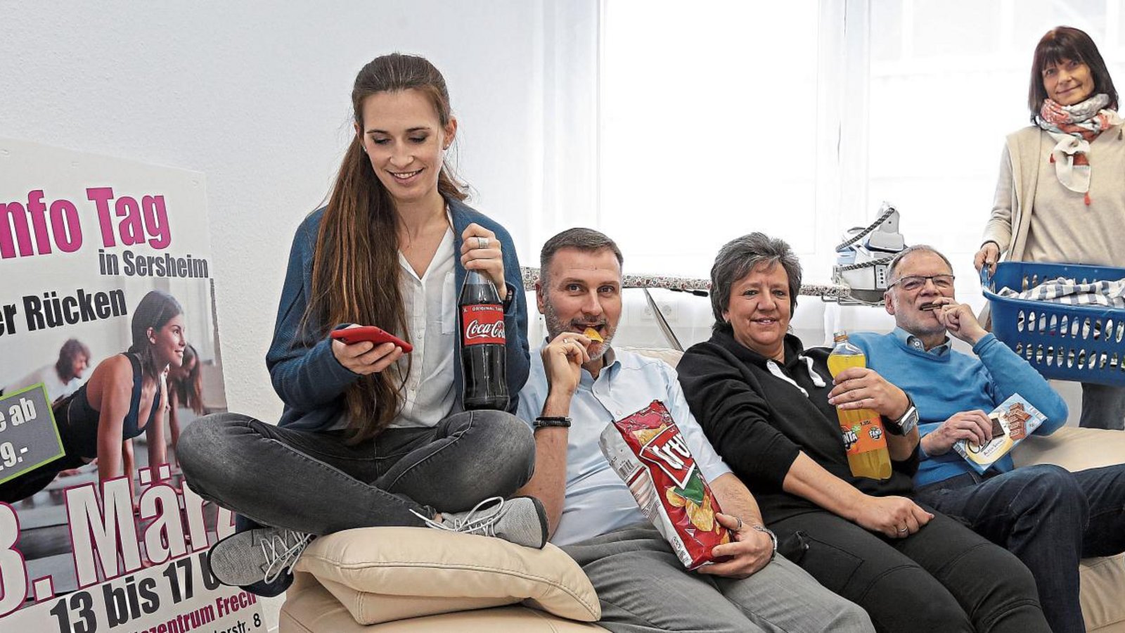 Auf der Couch rumhängen ist für (von links) Nina Kern von der Sportschule Frech, Rolf Gentner von der AOK, Brigitte Riede vom Kaufhaus Intersport Sämann, Helmut Schürmann von der VKZ und Petra Frech von der Sportschule Frech nur selten eine Option. Foto: Küppers Auf der Couch rumhängen ist für (von links) Nina Kern von der Sportschule Frech, Rolf Gentner von der AOK, Brigitte Riede vom Kaufhaus Intersport Sämann, Helmut Schürmann von der VKZ und Petra Frech von der Sportschule Frech nur selten eine Option. Foto: Küppers