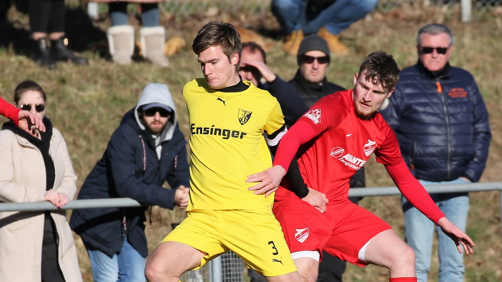 Der SV Horrheim mit Joshua Krone (rechts) hat in Ensingen nicht so recht Zugriff aufs Spiel gefunden, doch morgen beim SV Illingen II sollen unbedingt die drei Punkte her. Foto: Küppers Der SV Horrheim mit Joshua Krone (rechts) hat in Ensingen nicht so recht Zugriff aufs Spiel gefunden, doch morgen beim SV Illingen II sollen unbedingt die drei Punkte her. Foto: Küppers