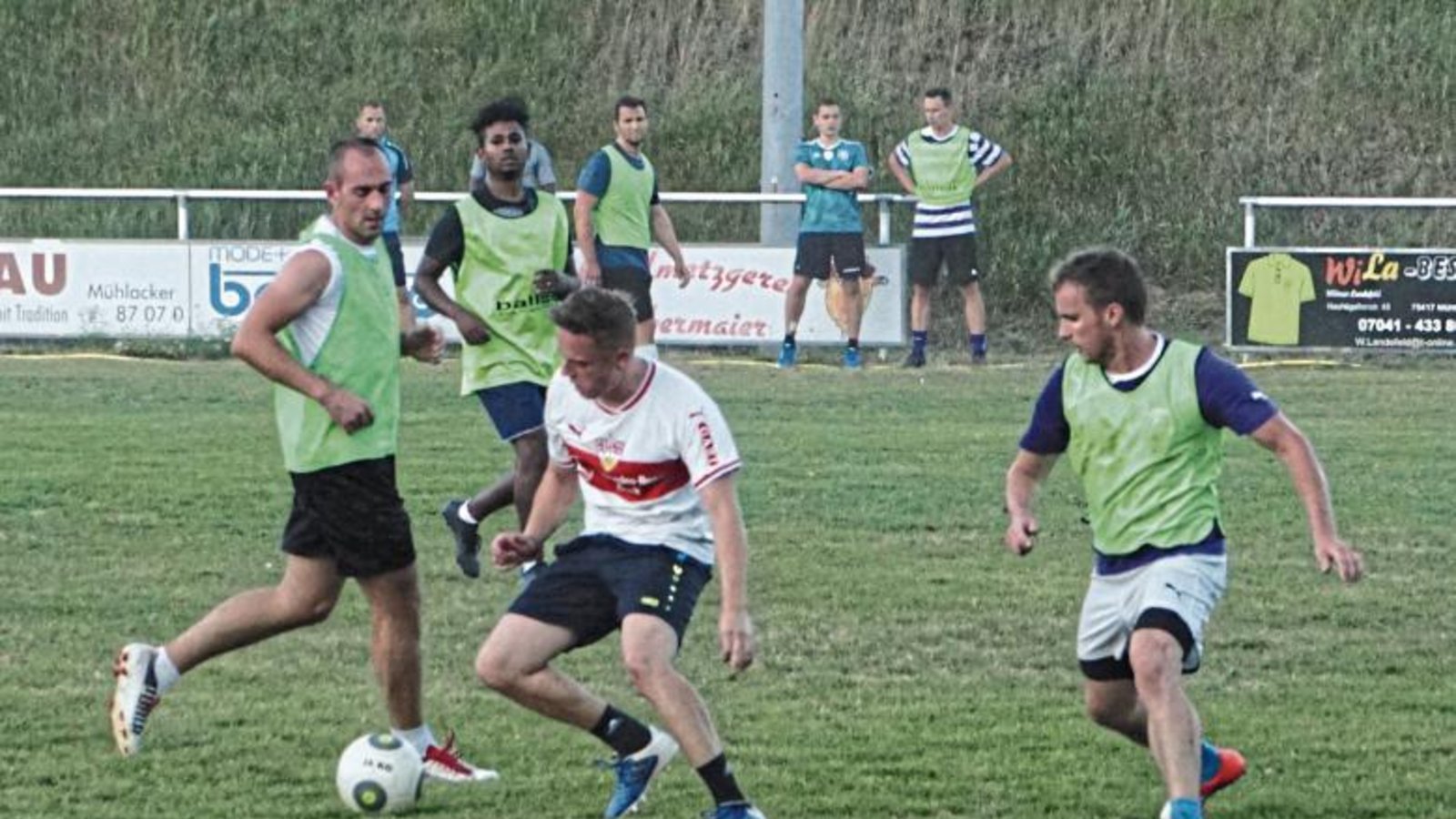 Erst in der letzten halben Stunde des Auftakttrainings der SGM Roßwag/Mühlhausen kommt der Ball ins Spiel. Foto: Nachreiner Erst in der letzten halben Stunde des Auftakttrainings der SGM Roßwag/Mühlhausen kommt der Ball ins Spiel. Foto: Nachreiner