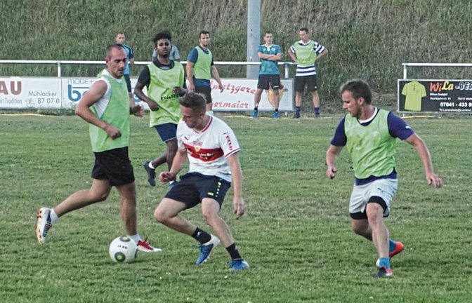 Erst in der letzten halben Stunde des Auftakttrainings der SGM Roßwag/Mühlhausen kommt der Ball ins Spiel. Foto: Nachreiner