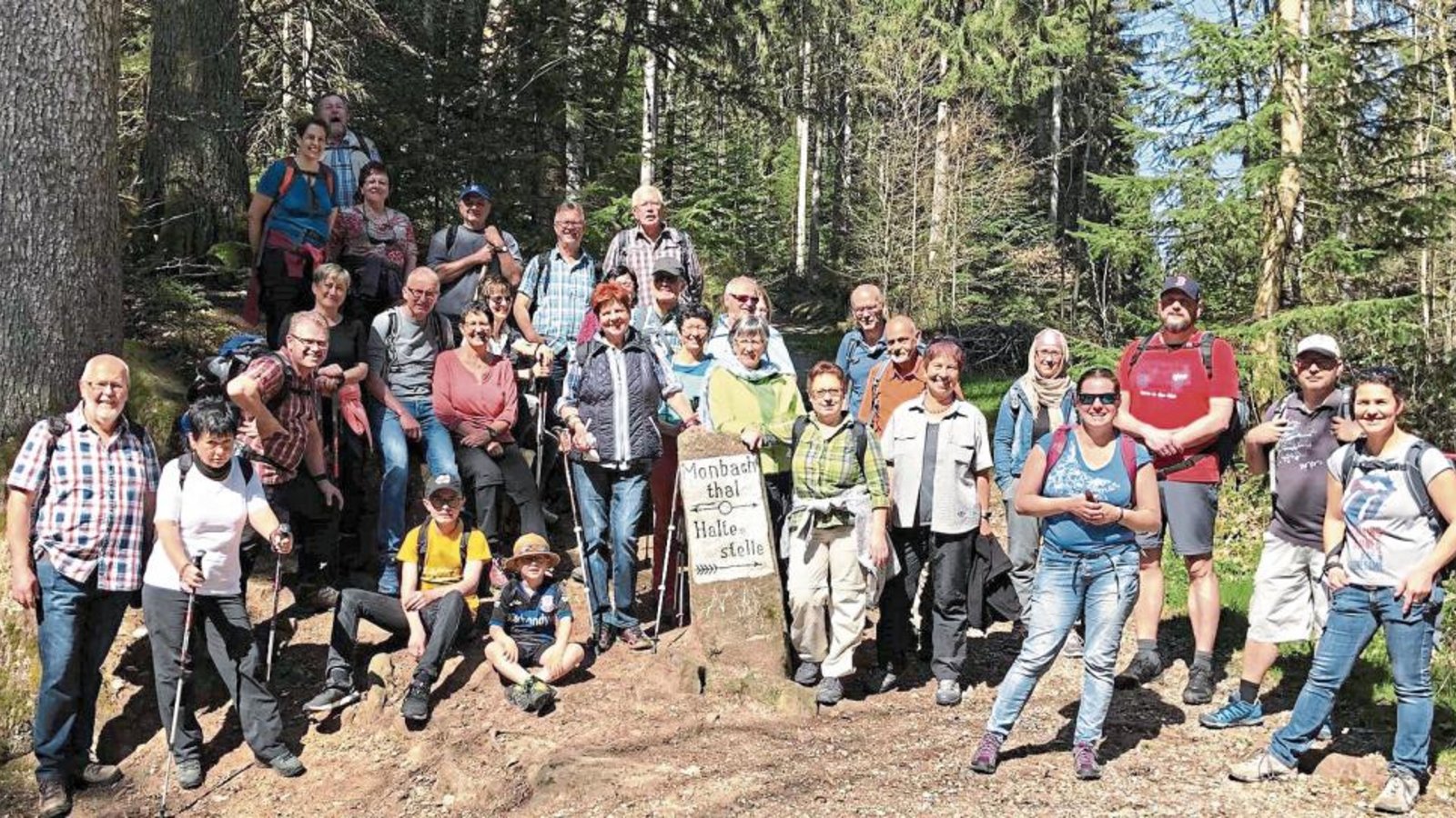 Im wildromantischen Monbachtal sind fast 40 Wanderer des TV Sersheim unterwegs.  Foto: p