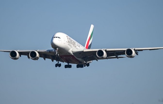 Ein Airbus A380 der Emirates-Airline im Landeanflug (Symbolbild).<span class='image-autor'>Florian Wiegand/dpa</span>