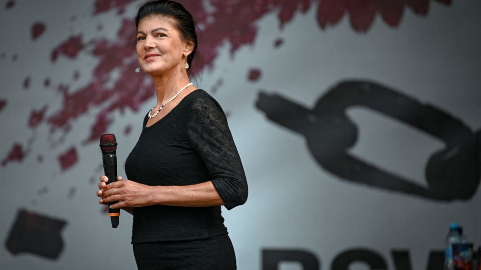 Sahra Wagenknecht, BSW-Parteigründerin und Leiterin der BSW-Grundwertekommission, lässt offen, wie ihre Partei mit der AfD in Sachsen-Anhalt zusammenarbeiten will (Archivfoto).Heiko Rebsch/dpa Sahra Wagenknecht, BSW-Parteigründerin und Leiterin der BSW-Grundwertekommission, lässt offen, wie ihre Partei mit der AfD in Sachsen-Anhalt zusammenarbeiten will (Archivfoto).Heiko Rebsch/dpa