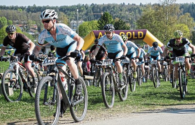 Beim Start noch eng beisammen: die Fahrer des Teams Witttraining (von links) Stefan Bäuerle, Dirk Hentschel, Jens Böhmig, Bernd Kirchenmaier und (verdeckt hinten) Patrick Krauth Foto: privat