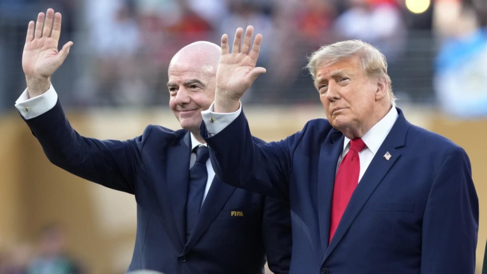 Hoffentlich auf Nimmerwiedersehen: FIFA-Präsident Gianni Infantino und US-Präsident Donald Trump hätten bestenfalls Nebenfiguren bei dieser WM sein sollen, beförderten sich selbst aber viel zu häufig in den Mittelpunkt.Kyodo News/actionpress Hoffentlich auf Nimmerwiedersehen: FIFA-Präsident Gianni Infantino und US-Präsident Donald Trump hätten bestenfalls Nebenfiguren bei dieser WM sein sollen, beförderten sich selbst aber viel zu häufig in den Mittelpunkt.Kyodo News/actionpress
