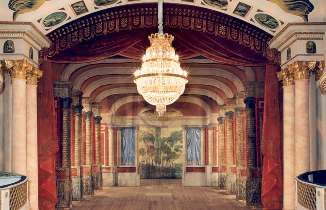 Bühnenbild Gartensaal des Schlosstheaters.  <span class='image-autor'>Foto: SSG</span>