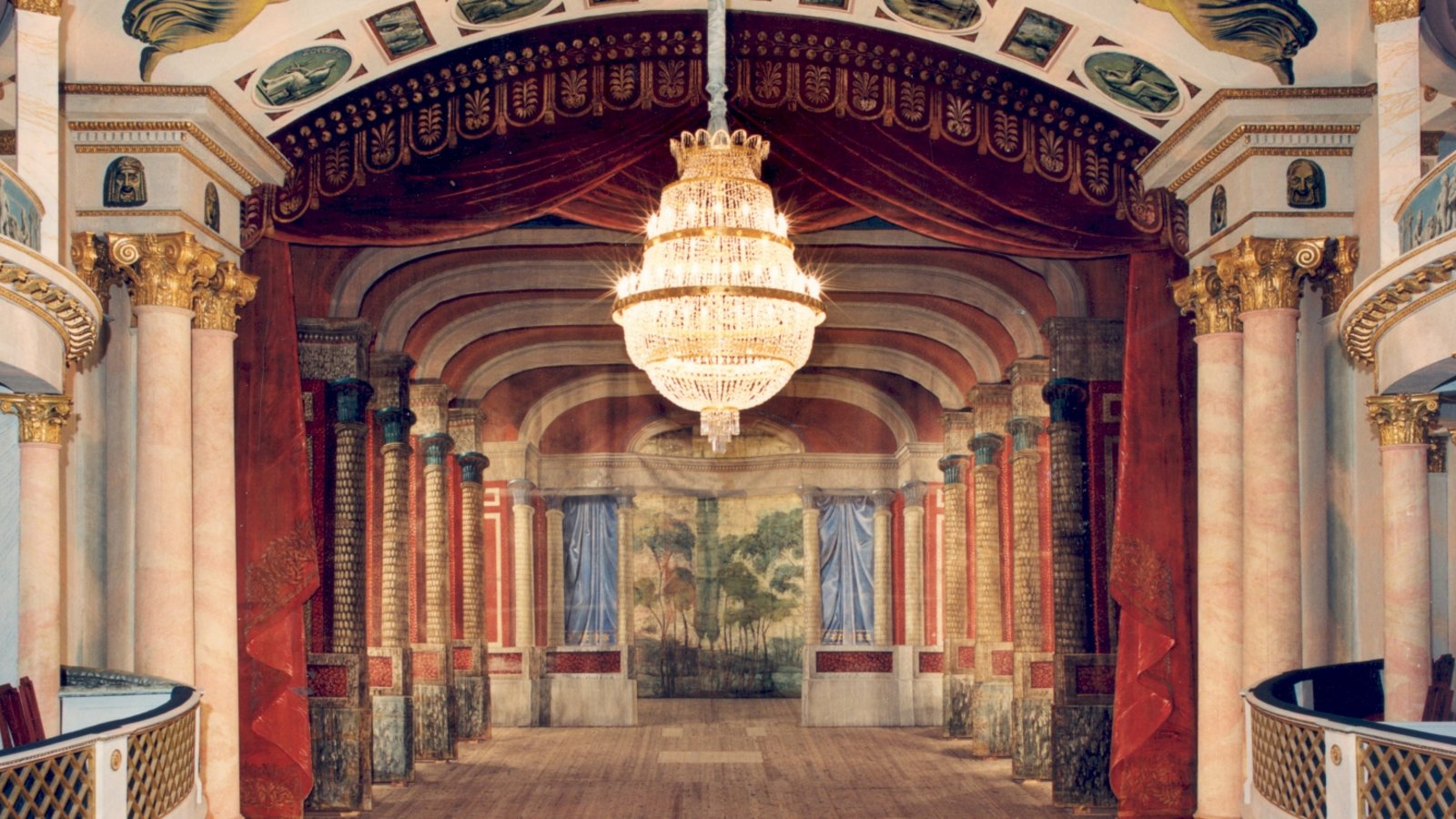 Bühnenbild Gartensaal des Schlosstheaters.  Foto: SSG