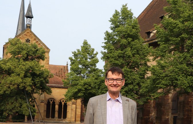 Professor Dr. Gerd Schwerhoff am Ort des Geschehens im Kloster Maulbronn, das anno 1525 von aufständischen Bauern besetzt wurde, aber vor der Zerstörung verschont blieb.  <span class='image-autor'>Foto: Weimper</span>