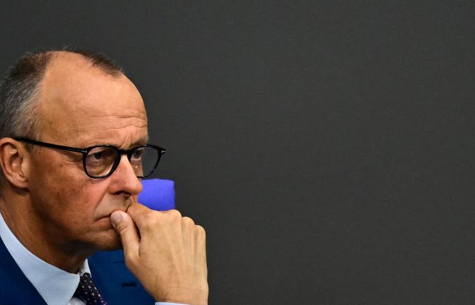 Bundeskanzler Friedrich Merz eröffnet am Montag eine neue Einrichtung an der Uni Köln. Studierende haben deswegen Demos angekündigt.<span class='image-autor'>JOHN MACDOUGALL/afp</span>