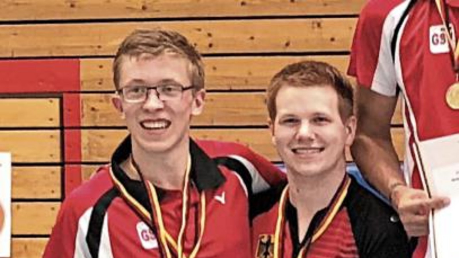 Jan Burike und Matthias Kroll (von links) freuen sich über ihre Silbermedaille bei der DM im Doppel. Foto: privat