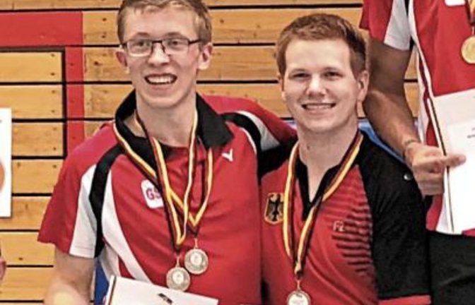 Jan Burike und Matthias Kroll (von links) freuen sich über ihre Silbermedaille bei der DM im Doppel. Foto: privat