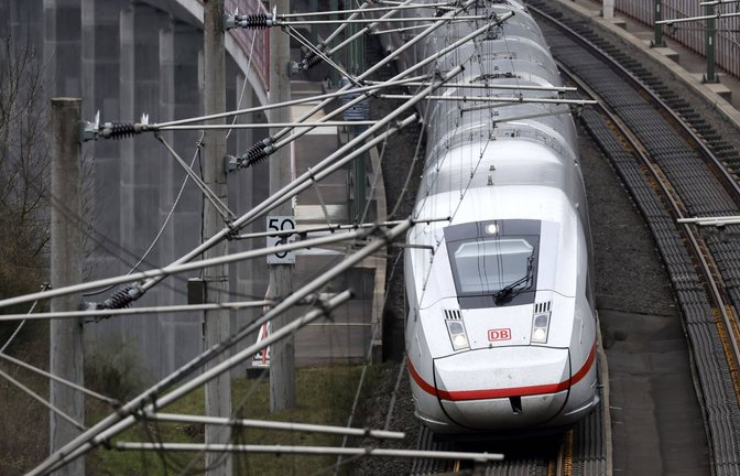 Regionalzüge und ICE-Verbindungen zwischen München und Stuttgart fahren im Moment nicht durch Ulm (Symbolfoto).<span class='image-autor'>Foto: IMAGO/Panama Pictures/IMAGO/Christoph Hardt</span>