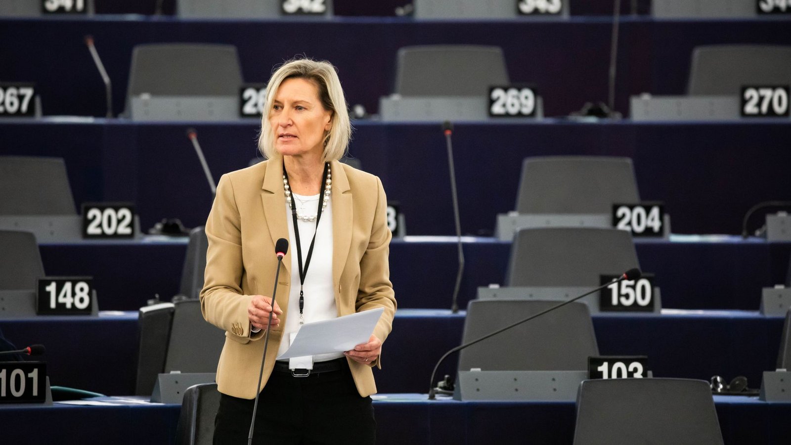 Angelika Niebler wird vorgeworfen EU-Geld für private Zwecke und für ihre Nebentätigkeiten eingesetzt zu haben. Nun hat das Parlament beschlossen, ihre Immunität trotz der Anschuldigungen nicht aufzuheben.Foto: Philipp von Ditfurth/dpa Angelika Niebler wird vorgeworfen EU-Geld für private Zwecke und für ihre Nebentätigkeiten eingesetzt zu haben. Nun hat das Parlament beschlossen, ihre Immunität trotz der Anschuldigungen nicht aufzuheben.Foto: Philipp von Ditfurth/dpa