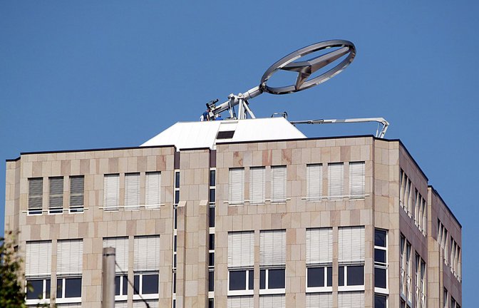 Gekippt wurde der Stern bereits, nun wird er auch abmontiert.<span class='image-autor'>Foto: /chim zweygarth</span>