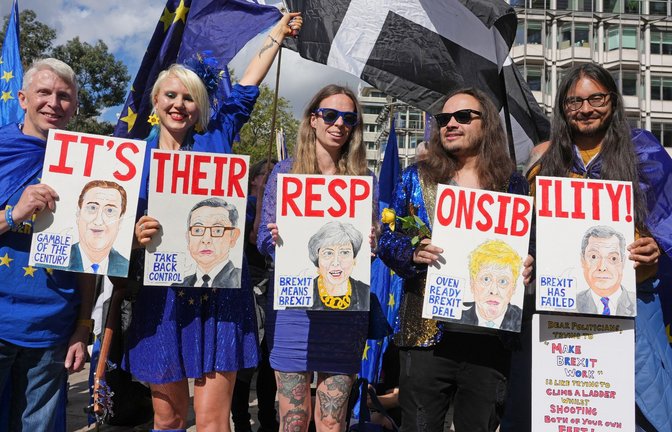 Menschen in London fordern die Rückkehr Großbritanniens in die EU.<span class='image-autor'>Foto: Jeff Moore/PA Wire/dpa</span>