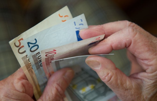 Mit der vorgesehenen Erhöhung um 4,24 Prozent steigen die Renten wohl spürbar stärker als die Inflation. Zu Jahresbeginn hatten die Verbraucherpreise um 2,1 Prozent über dem Niveau des Vorjahresmonats gelegen.<span class='image-autor'>Foto: Marijan Murat/dpa</span>