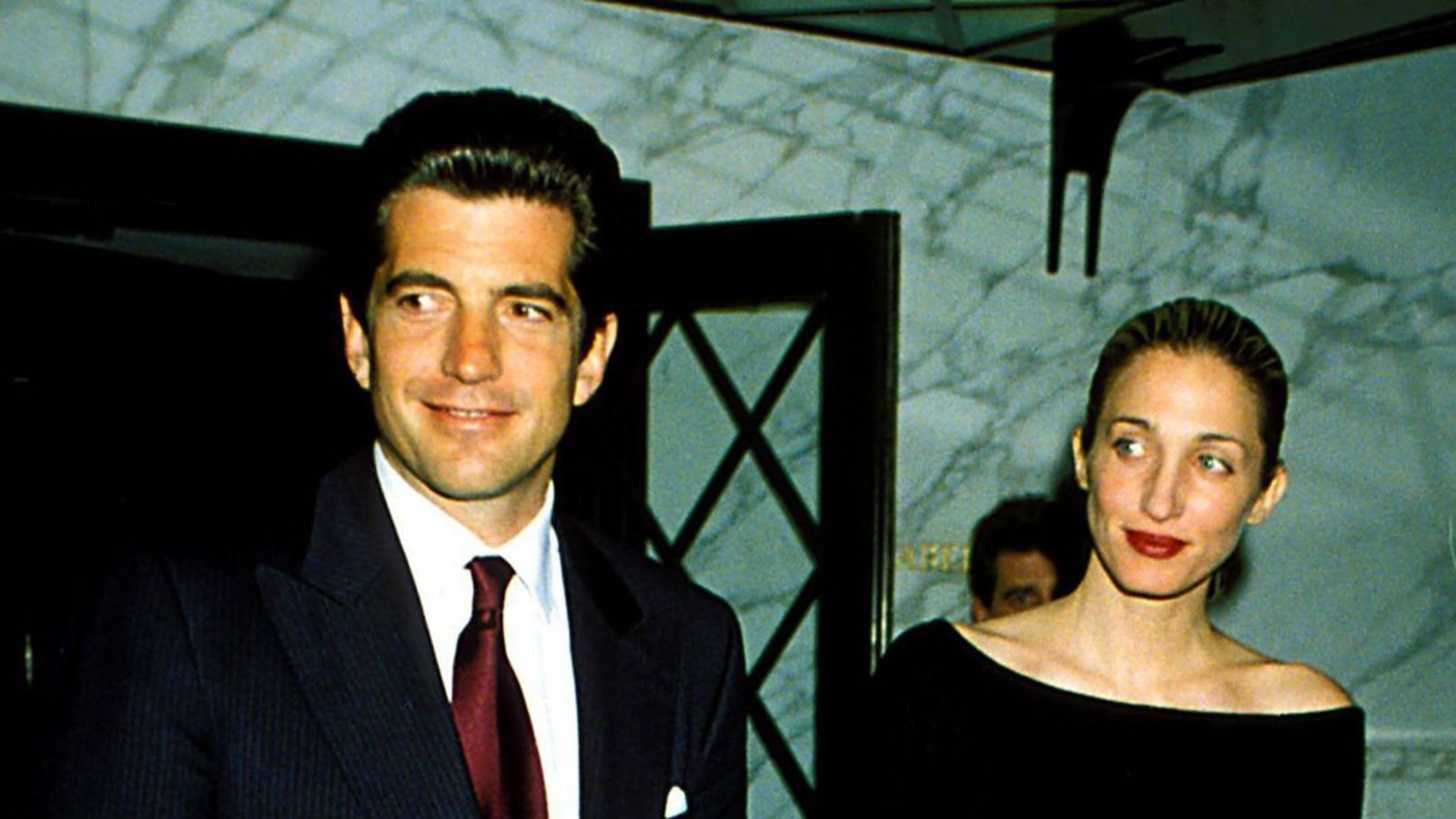 „Little Black Dresses“ besaß Carolyn Bessette-Kennedy in Hülle und Fülle – mit ihnen ist man ruckzuck gut angezogen.Foto: imago/ZUMA Press „Little Black Dresses“ besaß Carolyn Bessette-Kennedy in Hülle und Fülle – mit ihnen ist man ruckzuck gut angezogen.Foto: imago/ZUMA Press