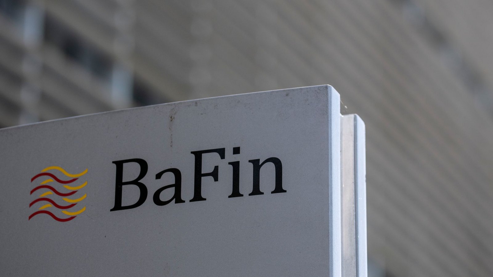 Die Bafin kontrolliert Banken und Finanzmärkte und schützt VerbraucherFoto: Boris Roessler/dpa/dpa-tmn