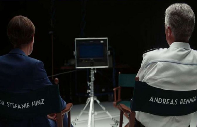 Landespolizeipräsidentin Stefanie Hinz und Inspekteur Andreas Renner bei Dreharbeiten für Videos zur Kampagne „Nicht bei uns“, in der auch Sexismus thematisiert wird<span class='image-autor'>Foto: red</span>