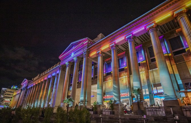 Der Königsbau wird zur Leinwand. Eine bunte Lichtershow wartet zwischen 18 und 22.30 Uhr.<span class='image-autor'>Foto: CIS/Leif Piechowski</span>