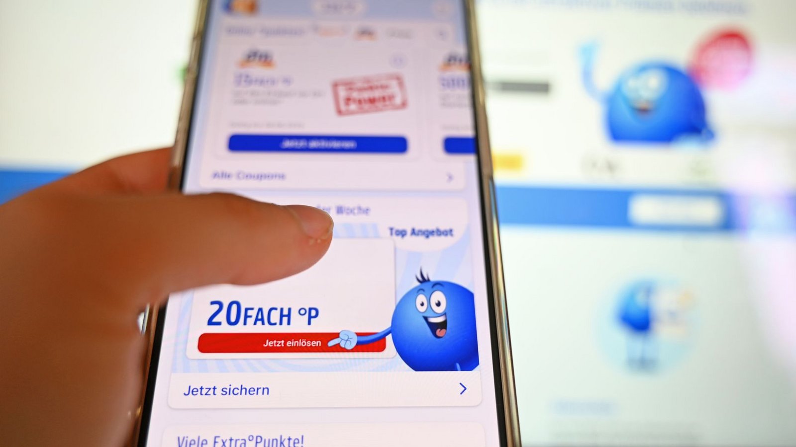 Die Girocard soll in die Payback-App integriert werden. (Archivbild)Foto: Elisa Schu/dpa Die Girocard soll in die Payback-App integriert werden. (Archivbild)Foto: Elisa Schu/dpa