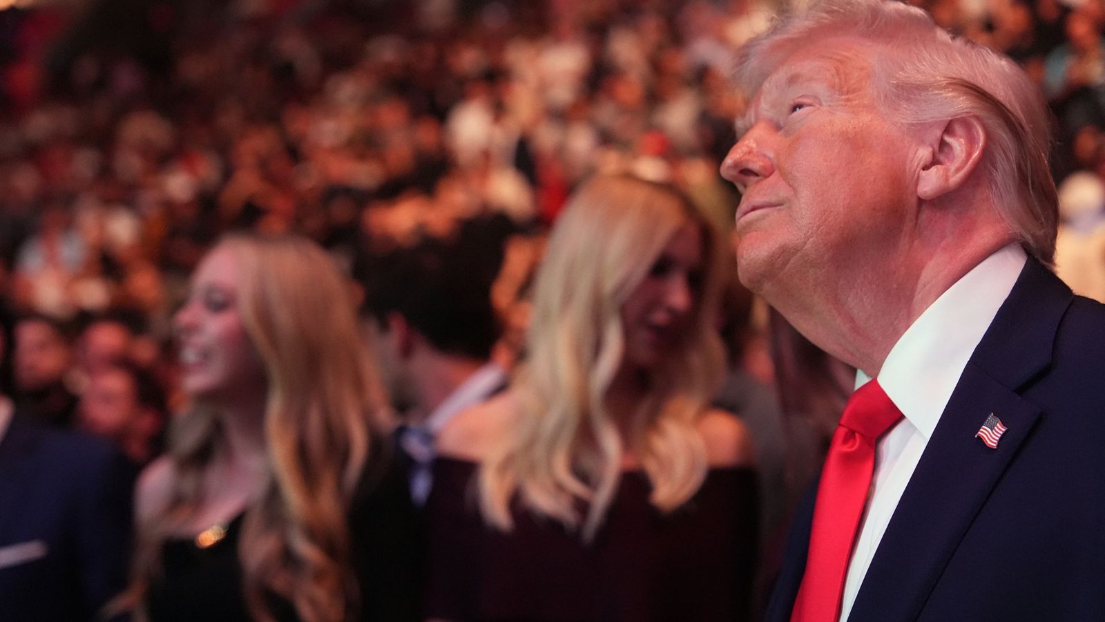 US-Präsident Donald Trump besucht die UFC-Veranstaltung in Miami.Foto: Julia Demaree Nikhinson/AP/dpa