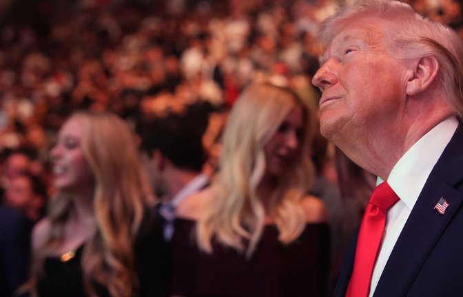 US-Präsident Donald Trump besucht die UFC-Veranstaltung in Miami.<span class='image-autor'>Foto: Julia Demaree Nikhinson/AP/dpa</span>