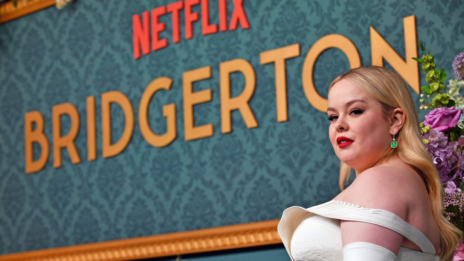 Nicola Coughlan, die als Penelope Featherington in Staffel drei die Hauptrolle übernimmt, bei der Weltpremiere.Foto: AFP/ANDREA RENAULT Nicola Coughlan, die als Penelope Featherington in Staffel drei die Hauptrolle übernimmt, bei der Weltpremiere.Foto: AFP/ANDREA RENAULT