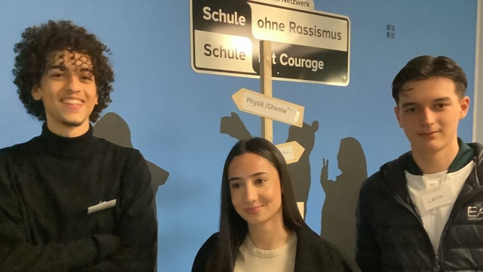 Schülersprecher empfangen die Viertklässler. Schülersprecher empfangen die Viertklässler.