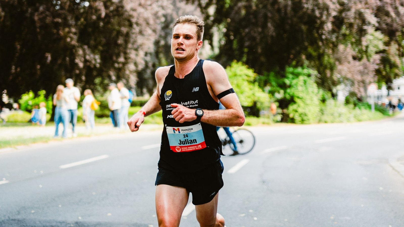 Eine neue persönliche Bestzeit über zehn Kilometer hat der Oberriexinger Julian Großkopf in Berlin erreicht. Foto: Christof Rücker Eine neue persönliche Bestzeit über zehn Kilometer hat der Oberriexinger Julian Großkopf in Berlin erreicht. Foto: Christof Rücker