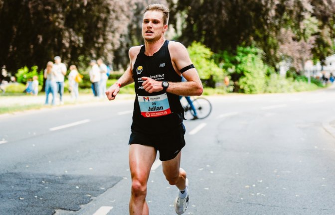 Eine neue persönliche Bestzeit über zehn Kilometer hat der Oberriexinger Julian Großkopf in Berlin erreicht. <span class='image-autor'>Foto: Christof Rücker</span>