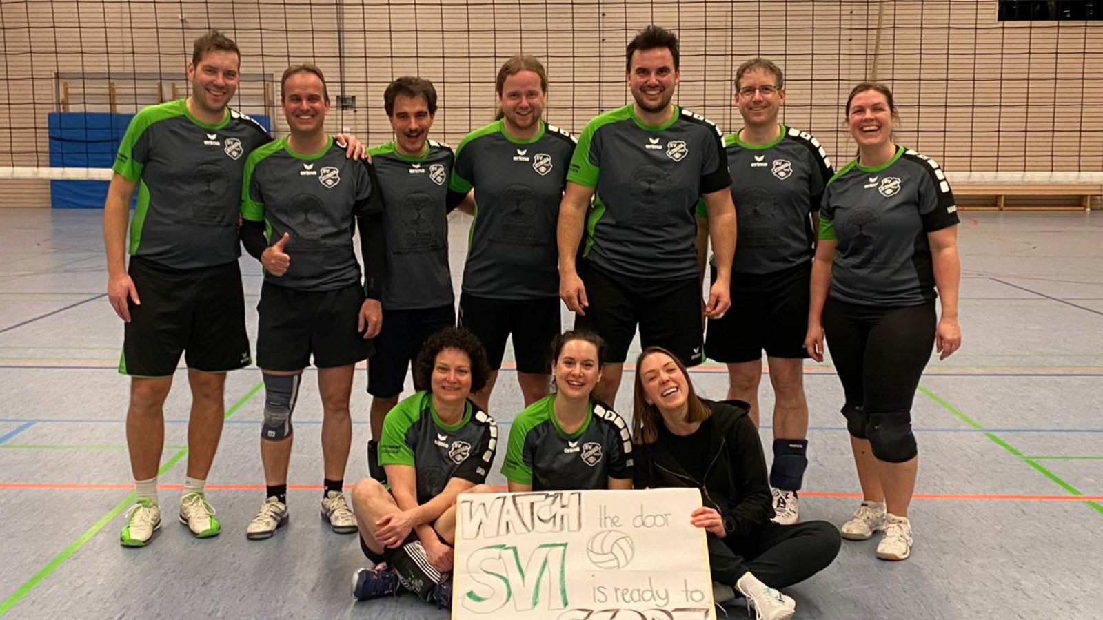 Ein Teil der Meistermannschaft (hinten von links): Marco Kühnle, Achim Schmid, Dennis Lockner, Fritz Müller, Felix Lang, Markus Fiedler, Manuela Kühnle. Vorne von links: Daniela Schmid, Sandra Ernst und Michelle Dienes (ohne Einsatz). Foto: privat