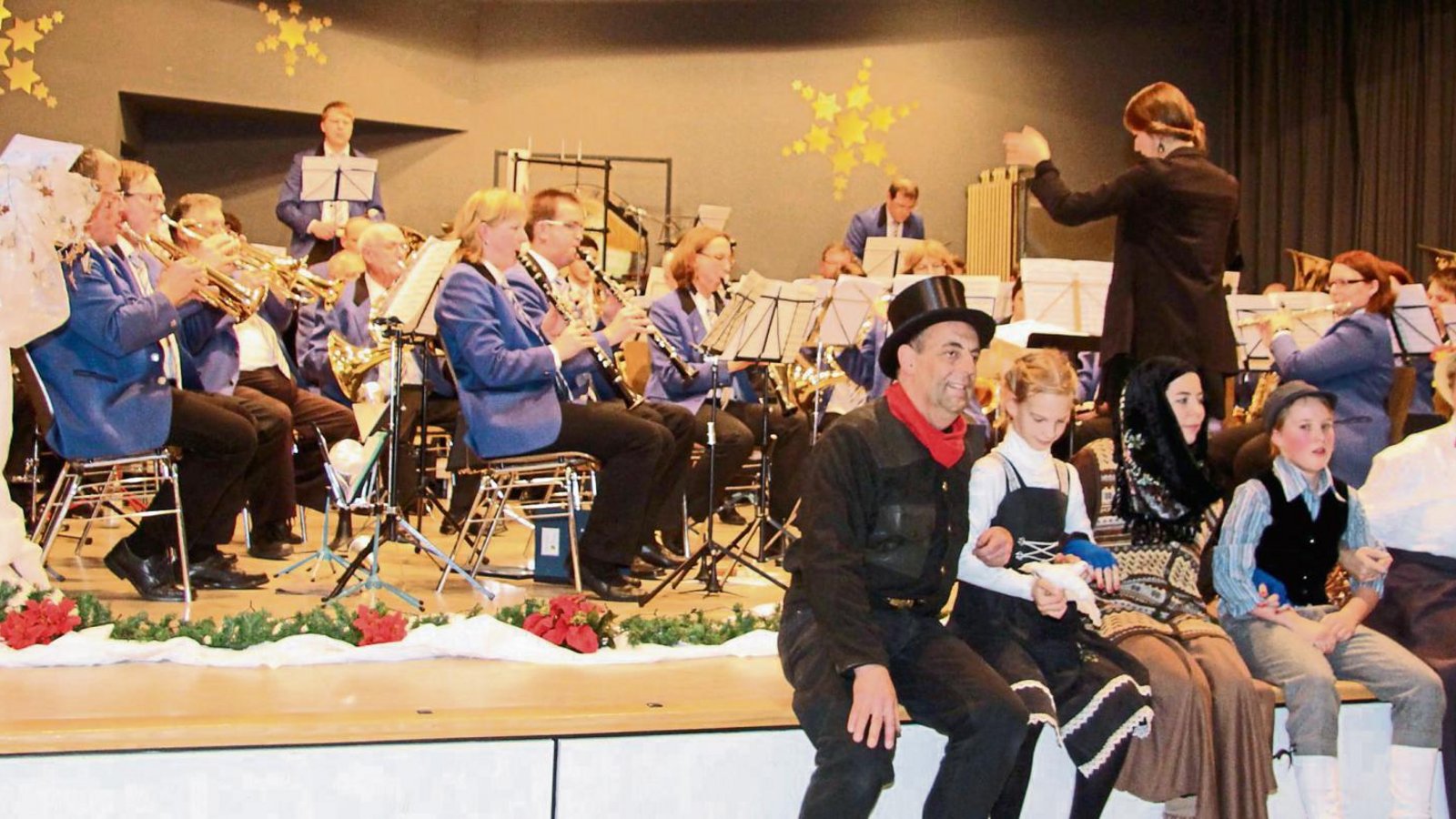 Mit toller Orchesterleistung und szenischem Spiel wurde „Mary Poppins“ in die Oberriexinger Festhalle gezaubert. Fotos: Gergen Mit toller Orchesterleistung und szenischem Spiel wurde „Mary Poppins“ in die Oberriexinger Festhalle gezaubert. Fotos: Gergen