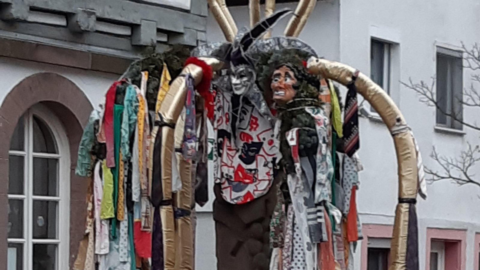 In Horrheim geht es offensichtlich närrisch zu. Unsere Leserin Gudrun Kraft-von Hausen hat dort den Fastnachtsbrunnen auf dem Marktplatz fotografiert.