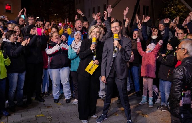Stefanie Anhalt und Corvin Tondera-Klein zählen zu den acht Moderatoren, die in diesem Jahr die SWR1 Hitparade präsentieren.<span class='image-autor'>SWR - Südwestrundfunk/obs/dpa</span>