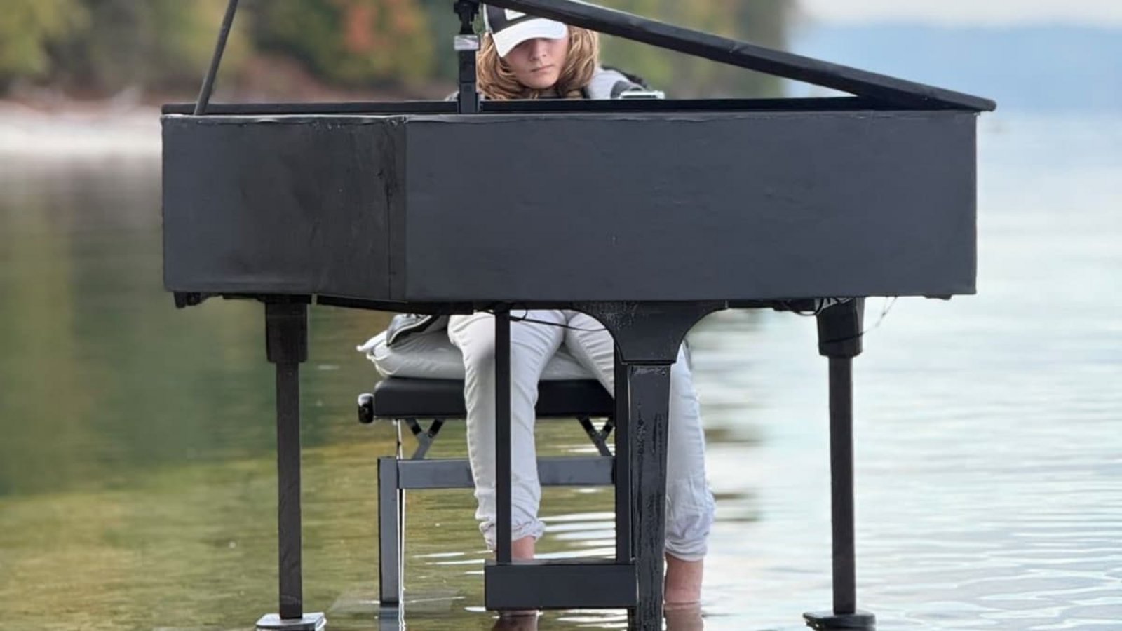 Der 13-jährige Levin Giesler hat auf dem Teufelstisch im Bodensee ein Konzert gegeben.Dennis Pfleghaar Der 13-jährige Levin Giesler hat auf dem Teufelstisch im Bodensee ein Konzert gegeben.Dennis Pfleghaar