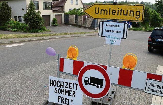 Freie Fahrt für Hochzeitsgäste in Aurich. Foto: Bögel