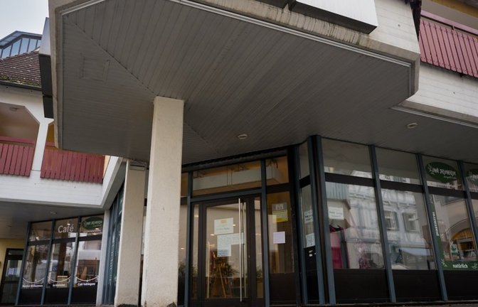 Die Räume in der Marktgasse können nach dem Tiefgaragenbrand nicht mehr genutzt werden. Die Post sucht aktuell nach einem neuen Vertragspartner.  Archivfoto: VKZ/Herth