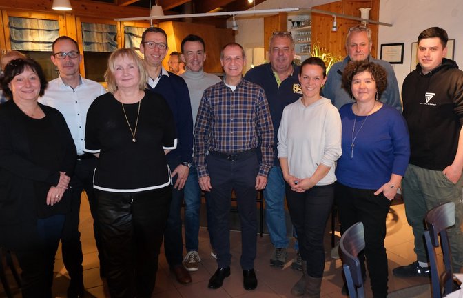 Der aktuelle Vorstand der Tennisfreunde Nussdorf (von links): Simone Stolle, Martin Schneider, Evi Paap, Marcus Kristen, Andreas Weis, Markus Rodi, Jürgen Oßwald, Alina Berkemer, Thomas Klein, Anja Lang und Kai Gutjahr.  <span class='image-autor'>Foto: Hopf</span>