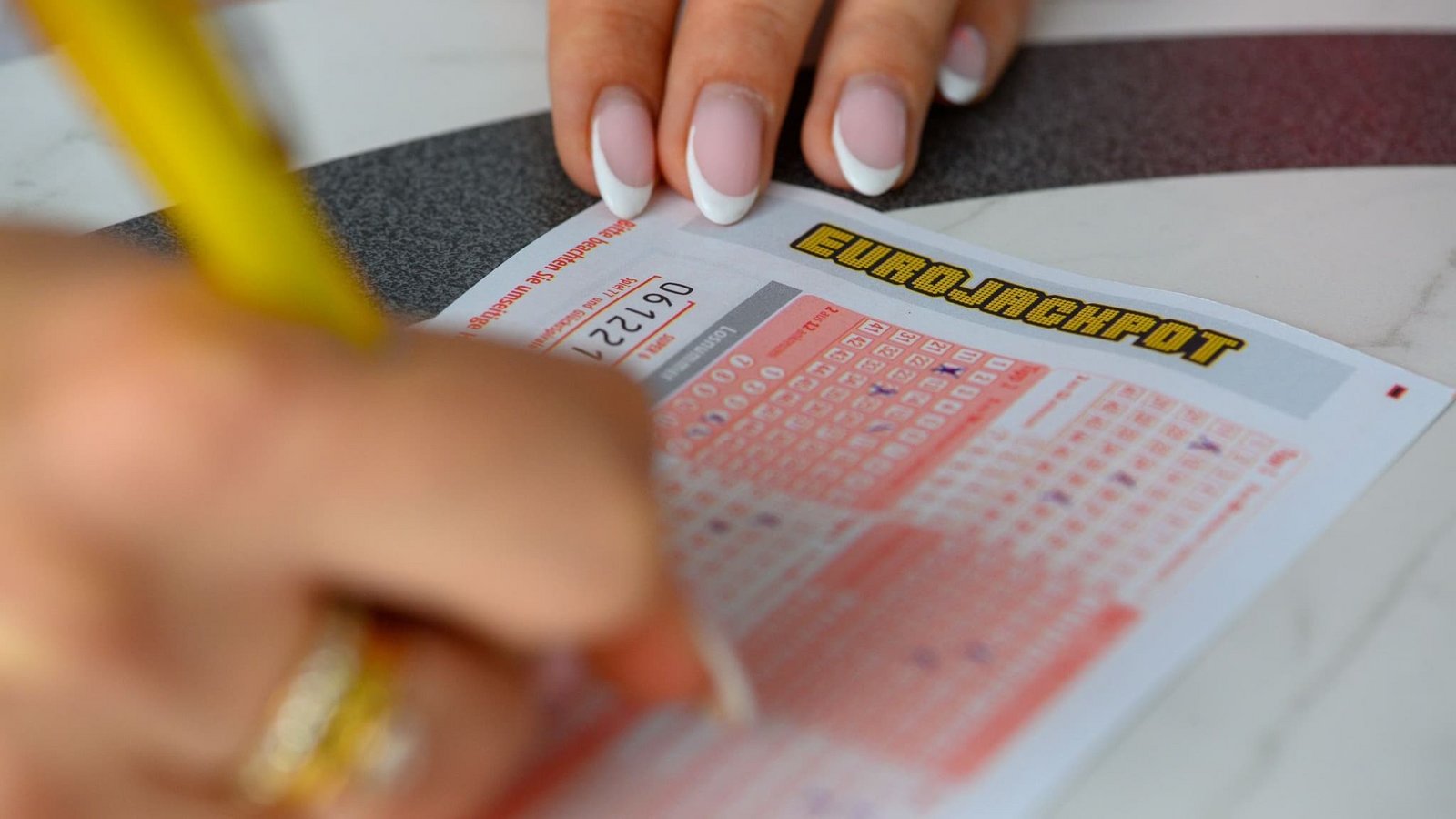 Eine neue Chance auf den prall gefüllten Eurojackpot gibt es am Dienstag.Klaus-Dietmar Gabbert/dpa Eine neue Chance auf den prall gefüllten Eurojackpot gibt es am Dienstag.Klaus-Dietmar Gabbert/dpa