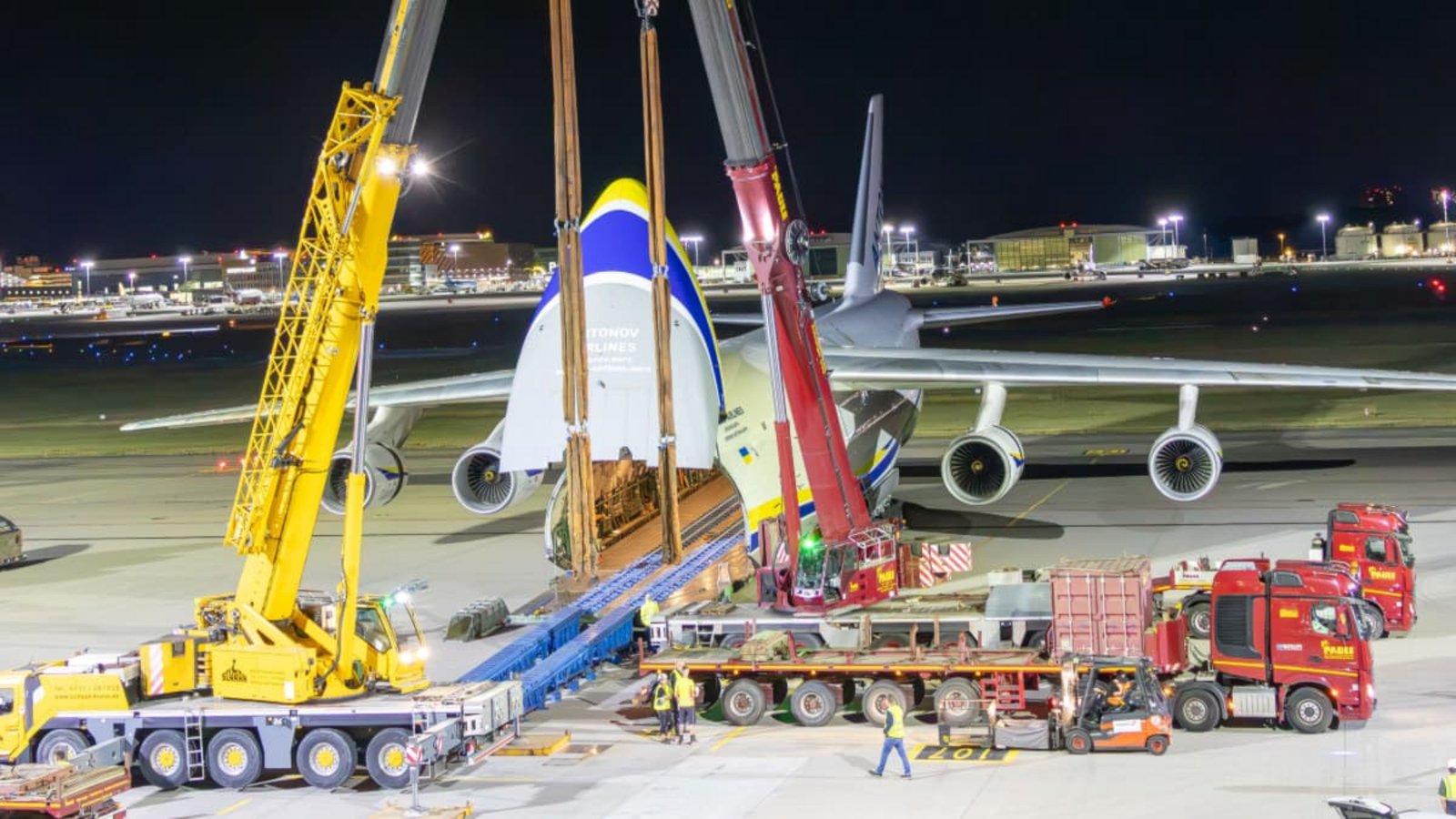 Die Antonov An-124 am Sonntagabend mit aufgeklappter Schnauze in Stuttgart.Daniel Kessler Die Antonov An-124 am Sonntagabend mit aufgeklappter Schnauze in Stuttgart.Daniel Kessler