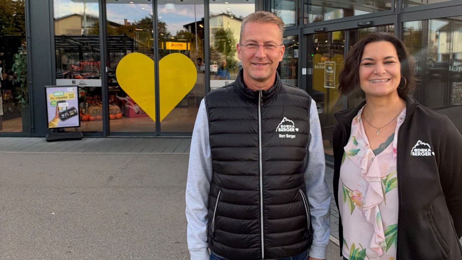 Lebensmittelhändler Frank Berger und seine Marketingchefin Daniela Lucciardello haben deutlich auf den rassistischen Post reagiert.privat