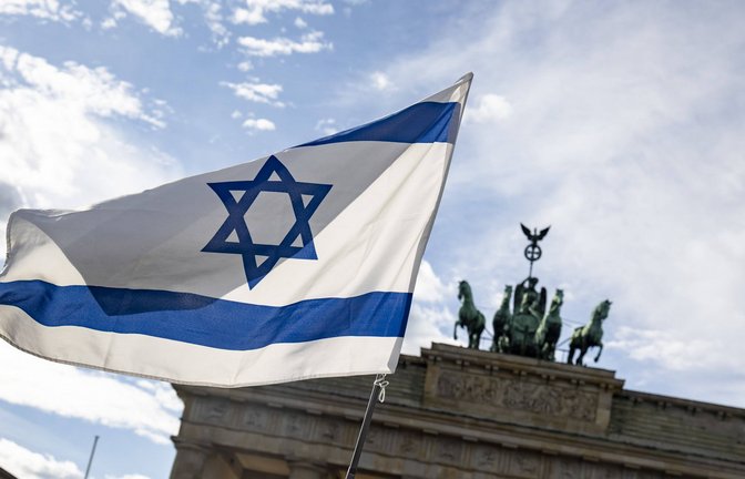 Schon vor einigen Tagen kam es zu einer Solidaritätsdemonstration vor dem Brandenburger Tor.<span class='image-autor'>Foto: IMAGO/Emmanuele Contini/IMAGO/Emmanuele Contini</span>