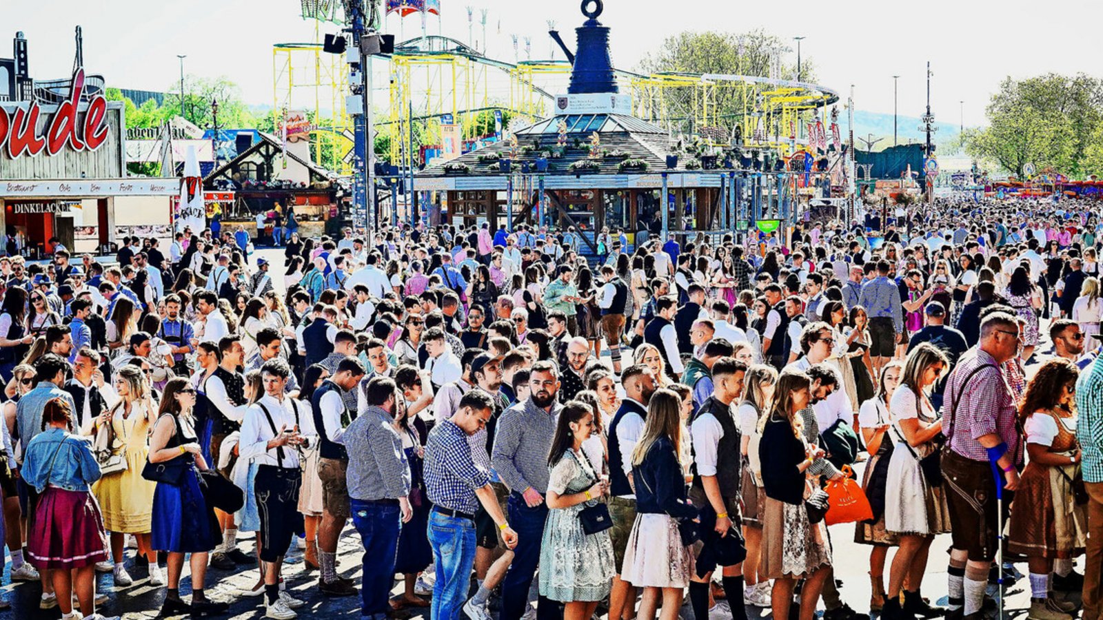 Bei gutem Wetter füllen sich nicht nur die Zelte, sondern alle Straßen des Festgeländes – so wie hier am vergangenen Samstag.Foto: Lichtgut/Ferdinando Iannone
